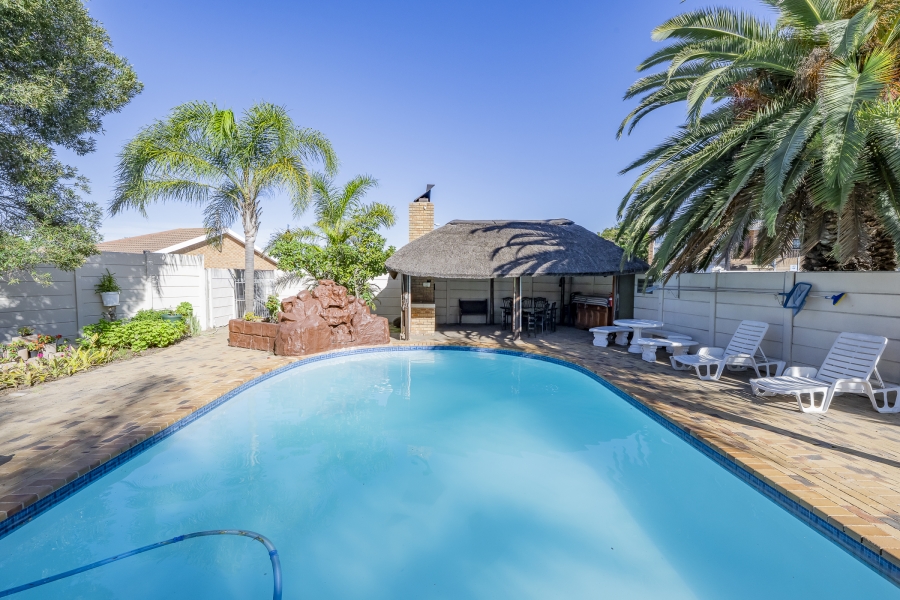 8 Bedroom Property for Sale in Brackenfell South Western Cape